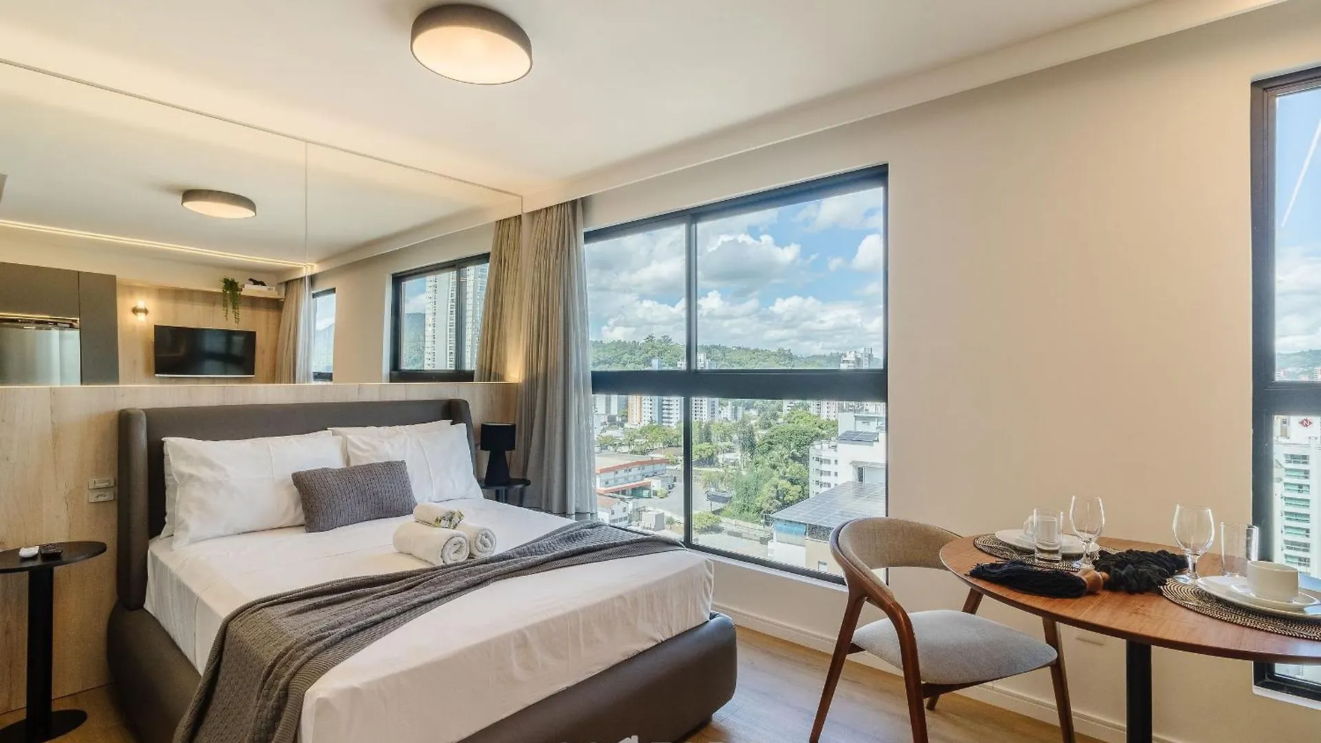 Rup - Studios Equipados Em Predio Com Piscina Blumenau 0*,